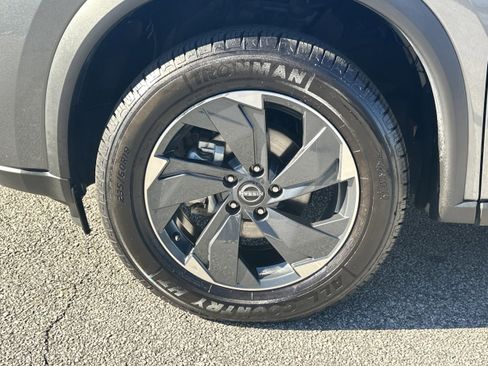 Used 2024 Nissan Rogue SV image 12