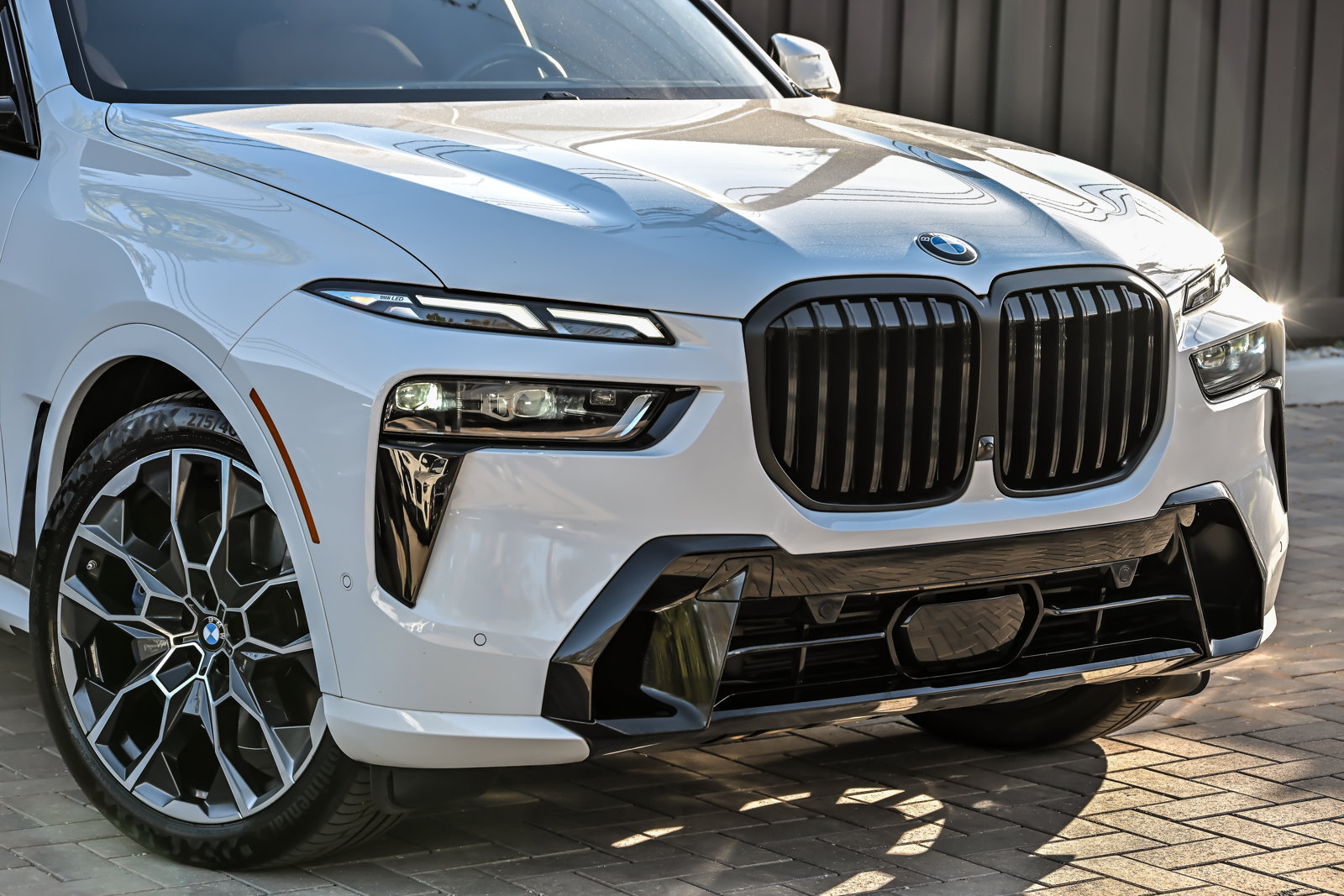 Used 2024 BMW X7 xDrive40i w/ M Sport Package AWD/4WD image 2