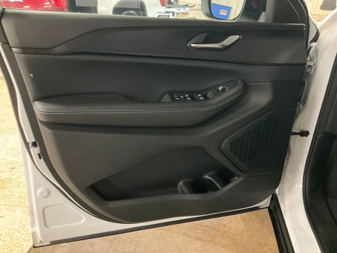 Certified 2023 Jeep Grand Cherokee L Laredo w/ Luxury Tech Group I image 15