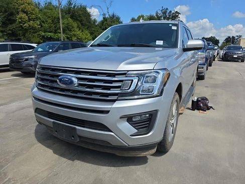 Used 2019 Ford Expedition XLT w/ Equipment Group 202A RWD image 2
