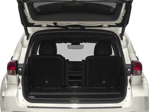 Used 2018 Toyota Highlander XLE w/ Carpet Mat Package (TMS) AWD/4WD image 12