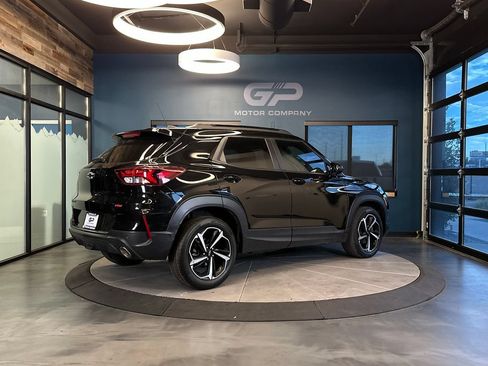 Used 2022 Chevrolet TrailBlazer RS w/ Convenience Package FWD image 3