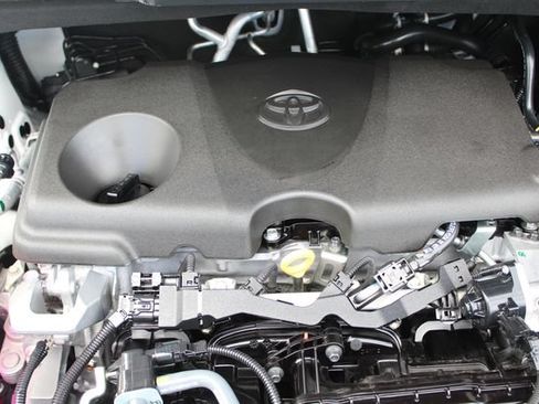 Certified 2026 Toyota Sienna LE FWD image 60