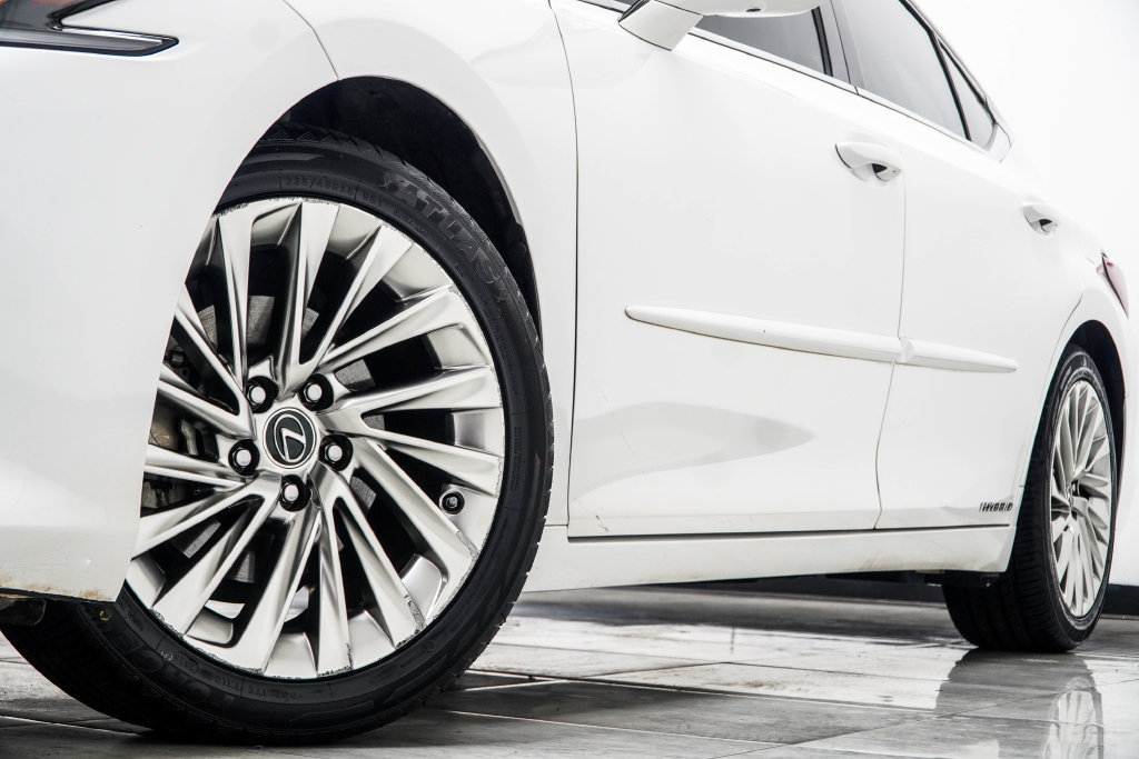 Used 2020 Lexus ES 300h Ultra Luxury FWD image 7