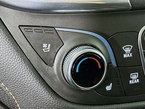 Used 2020 Chevrolet Equinox Premier image 19