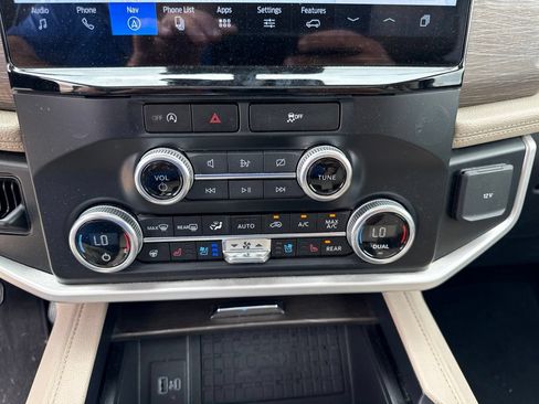 Used 2024 Ford Expedition Limited RWD image 25