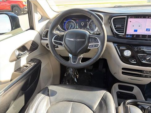 Used 2022 Chrysler Pacifica Touring-L FWD image 30