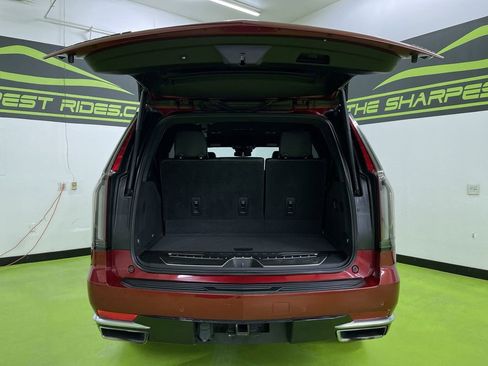 Used 2022 Cadillac Escalade Luxury w/ LPO, Illumination Package image 9