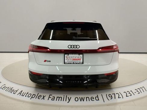 Used 2024 Audi Q8 e-tron Prestige w/ Prestige Package image 4