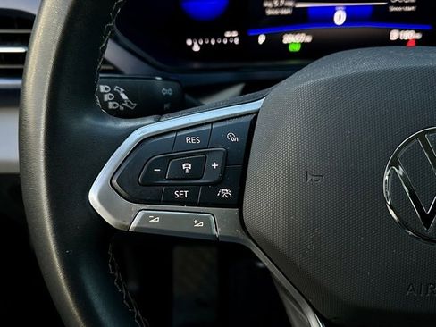 Used 2023 Volkswagen Taos SE w/ Black Wheel Package image 28