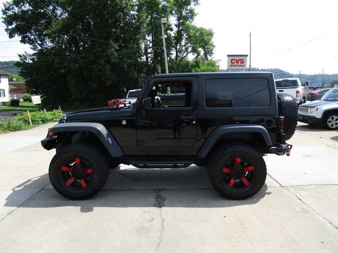 Used 2016 Jeep Wrangler Sport AWD/4WD image 4
