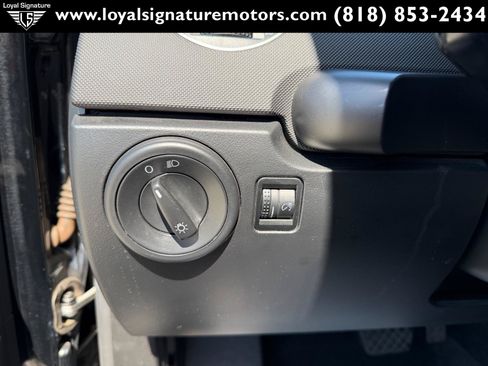 Used 2009 Volkswagen Beetle S FWD image 13
