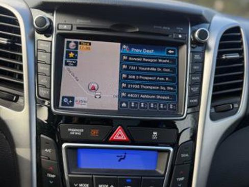 Used 2014 Hyundai Elantra GT w/ Option Group 03 image 16