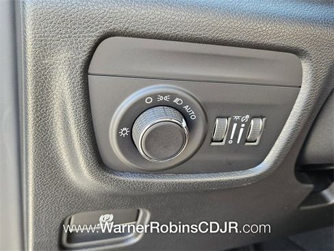 New 2025 Jeep Grand Cherokee Altitude image 25