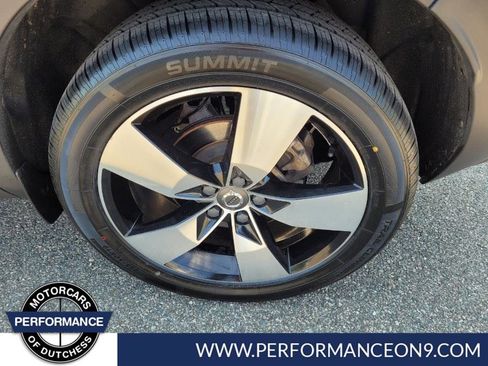 Used 2020 Volvo XC40 T5 Momentum w/ Protection Package image 11