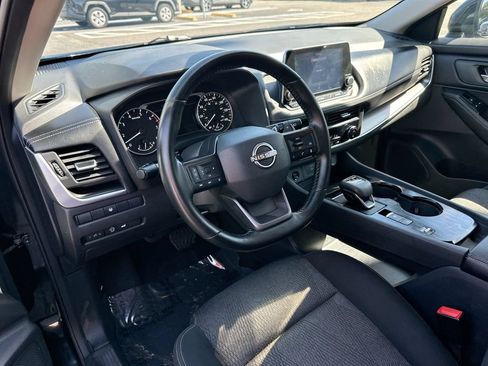 Used 2025 Nissan Rogue SV FWD image 9