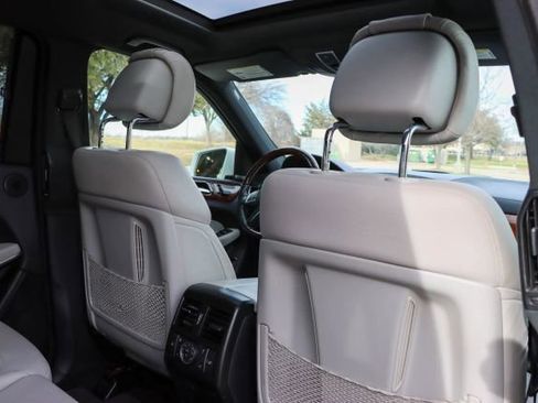 Used 2015 Mercedes-Benz GL 550 GL 550 image 41