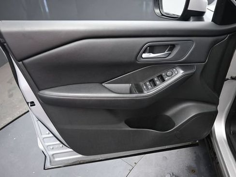 Used 2025 Nissan Rogue SV AWD/4WD image 14