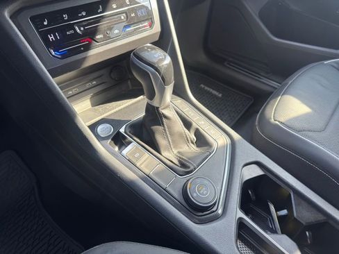 Used 2023 Volkswagen Tiguan SEL R-Line image 21