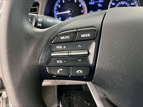 Used 2019 Hyundai Elantra SE FWD image 17