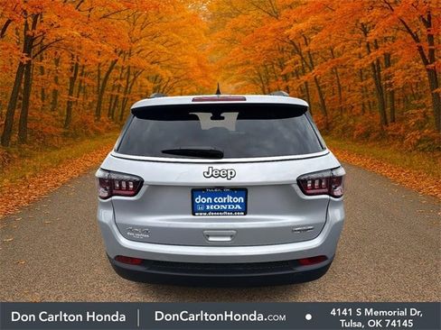 Used 2024 Jeep Compass Latitude image 5