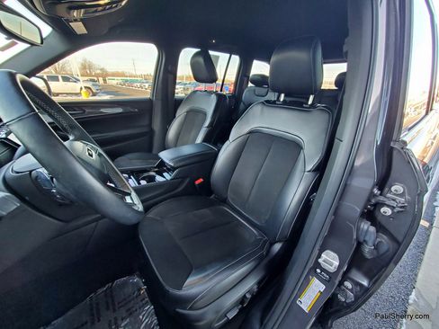 Used 2022 Jeep Grand Cherokee Altitude image 23