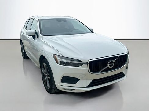 Used 2021 Volvo XC60 T5 Momentum w/ Protection Package Premier FWD image 3
