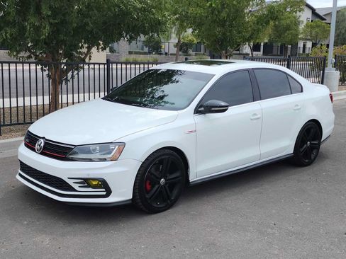 Used 2017 Volkswagen Jetta GLI FWD image 4