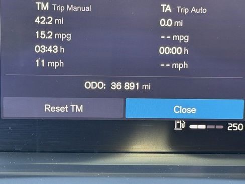 Certified 2023 Volvo XC90 B5 Plus w/ Protection Package Premier image 3