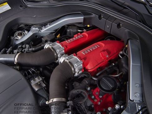 Used 2019 Ferrari Portofino image 30