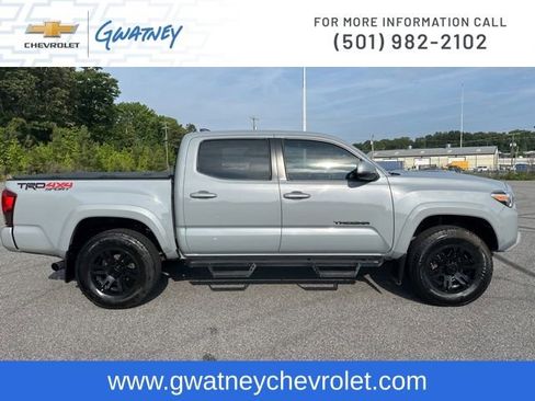 Used 2019 Toyota Tacoma TRD Sport w/ Technology Package AWD/4WD image 4