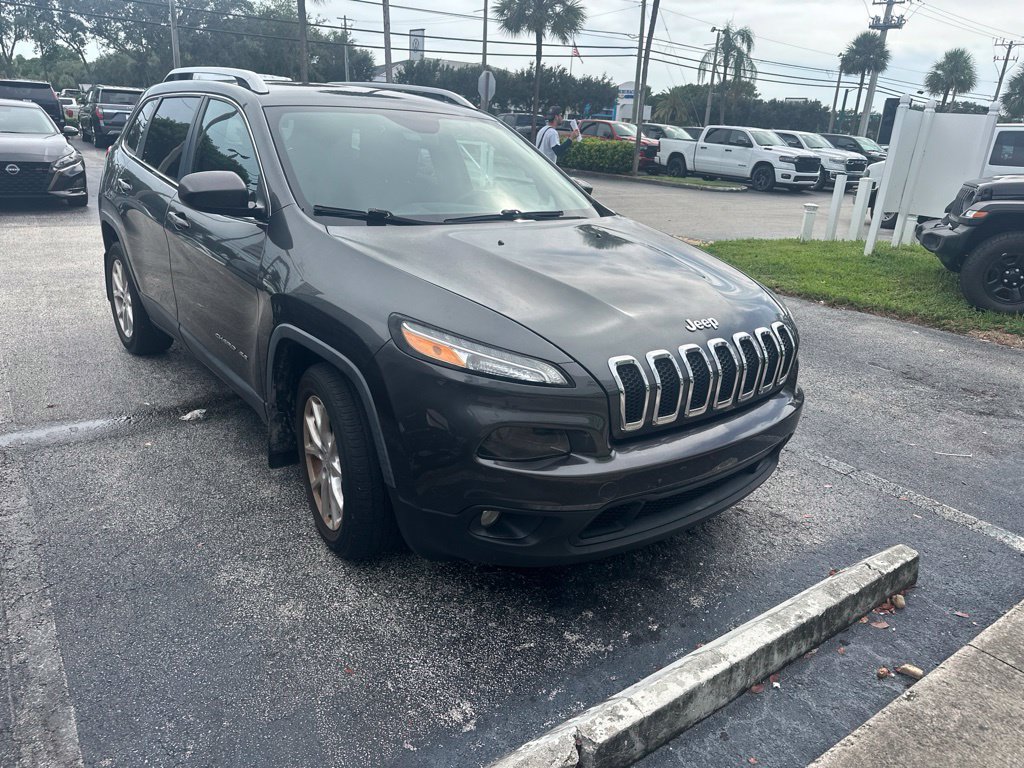 Used 2016 Jeep Cherokee Latitude FWD image 4