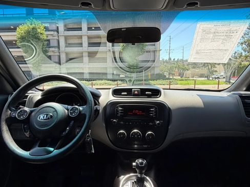 Used 2015 Kia Soul FWD image 29