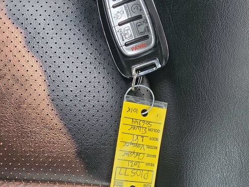 Used 2021 Chrysler Voyager Lxi FWD image 30