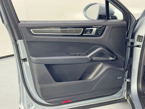 Used 2021 Porsche Cayenne GTS w/ Lightweight Sport Package image 41