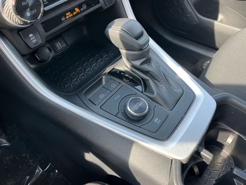 Used 2025 Toyota RAV4 LE image 40