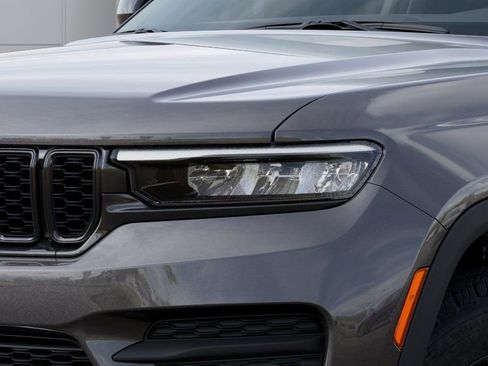 New 2025 Jeep Grand Cherokee Altitude image 10