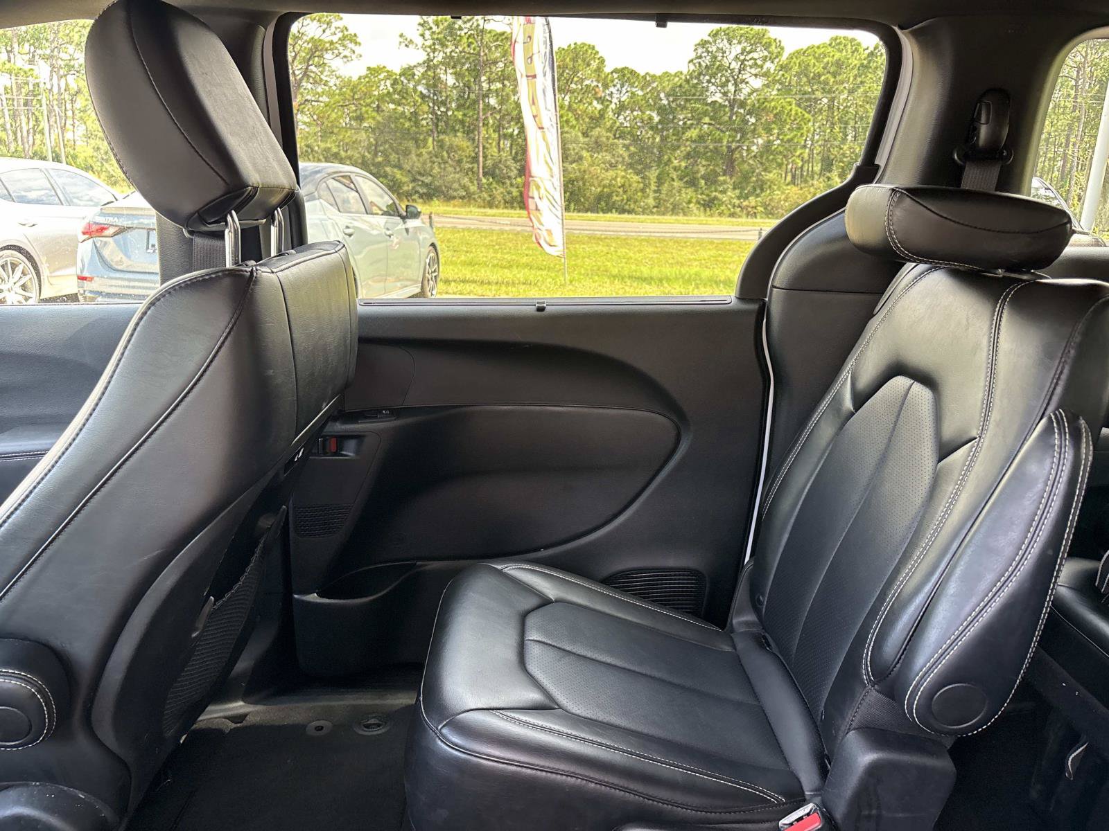 Certified 2025 Chrysler Pacifica Select FWD image 14