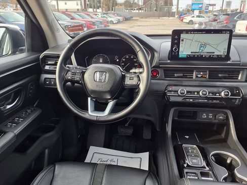Used 2024 Honda Pilot Touring image 9