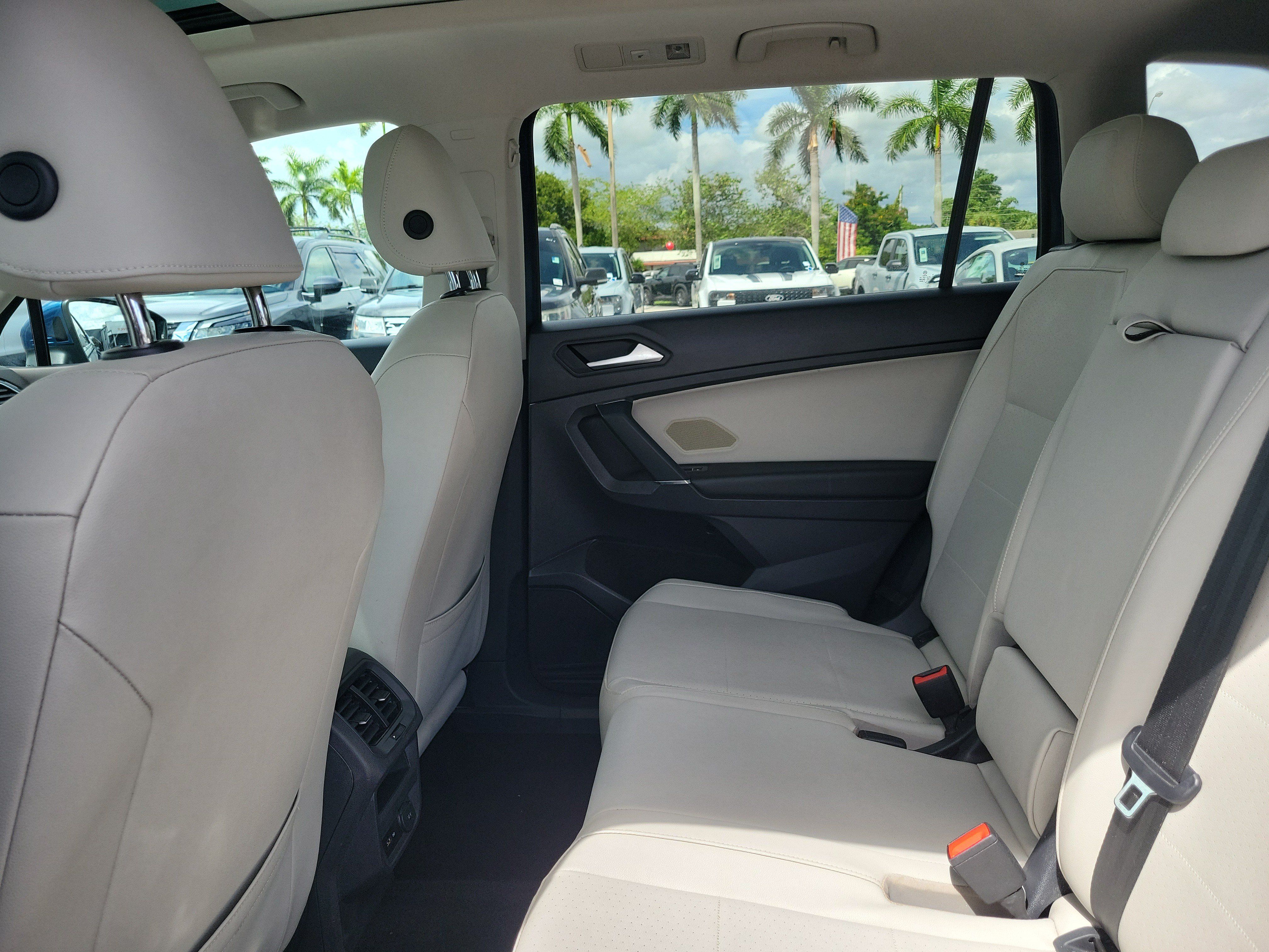 Used 2020 Volkswagen Tiguan SE w/ Panoramic Sunroof Package FWD image 17