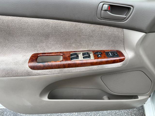 Used 2004 Toyota Camry LE w/ Limited Edition Pkg FWD image 13
