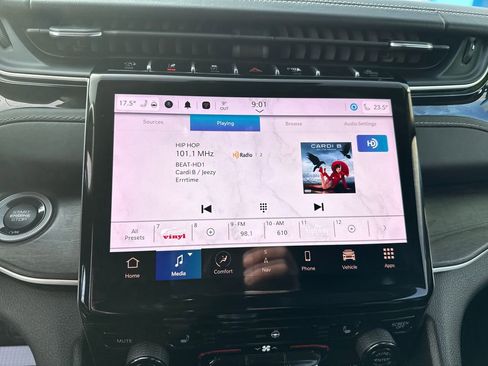 Used 2022 Jeep Grand Cherokee L Limited image 23