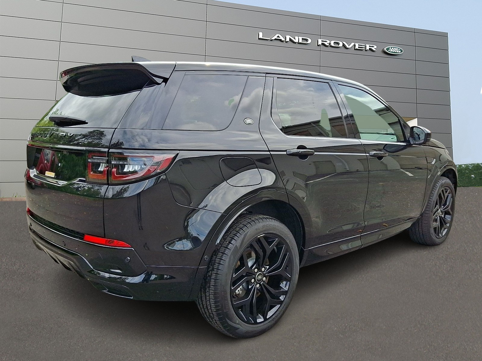 Used 2026 Land Rover Discovery Sport Landmark AWD/4WD image 2