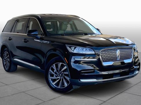 Used 2023 Lincoln Aviator AWD image 2