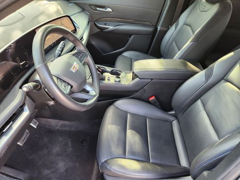 Used 2025 Cadillac XT4 Sport FWD image 5