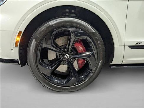 Used 2023 Bentley Bentayga image 25