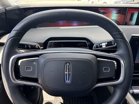 Used 2025 Lincoln Nautilus Premier AWD/4WD image 29