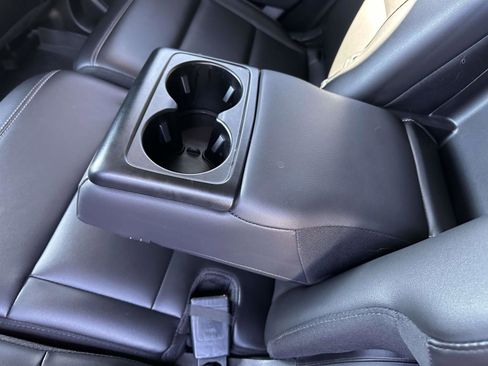 Certified 2022 Ford Explorer XLT w/ Equipment Group 202A image 15