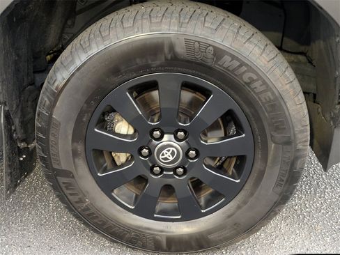 Used 2024 Toyota Land Cruiser image 12