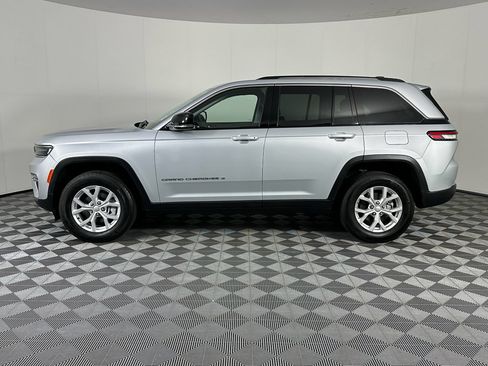 Used 2023 Jeep Grand Cherokee Limited AWD/4WD image 8